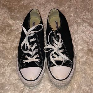 black lowtop converse